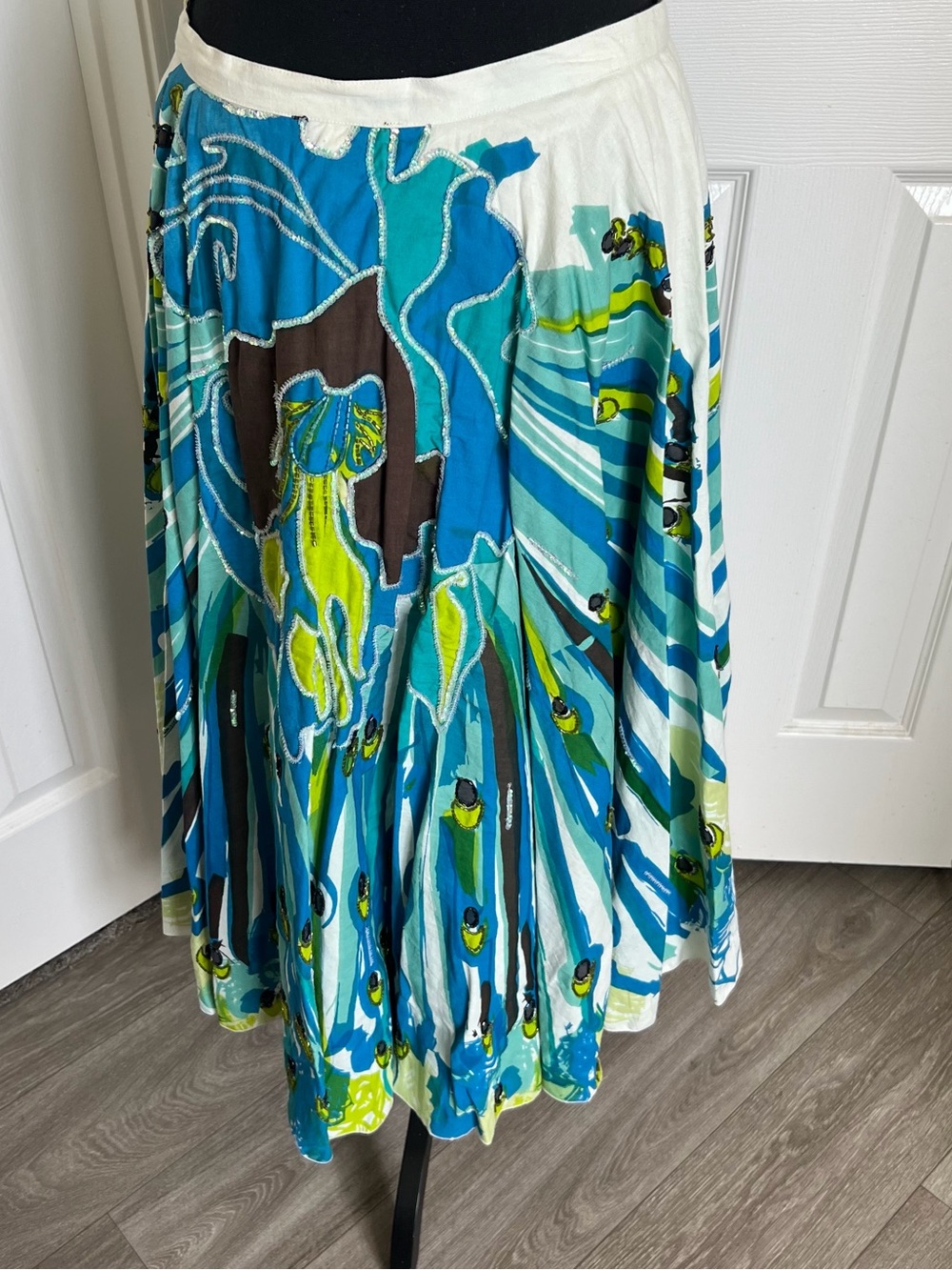 🦚 Vintage Bebe Flared Sequined Blue & Green Lined Peacock Skirt Size Medium - Picture 4 of 9